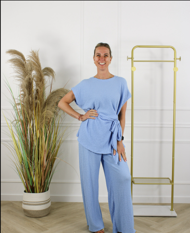 Hazel 2-delige set lichtblauw dames - voorkant met strikdetail
