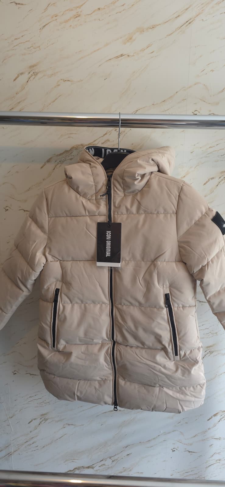 ICON beige gewatteerde winterjas voor jongens met capuchon van DeNa Kids Boutique