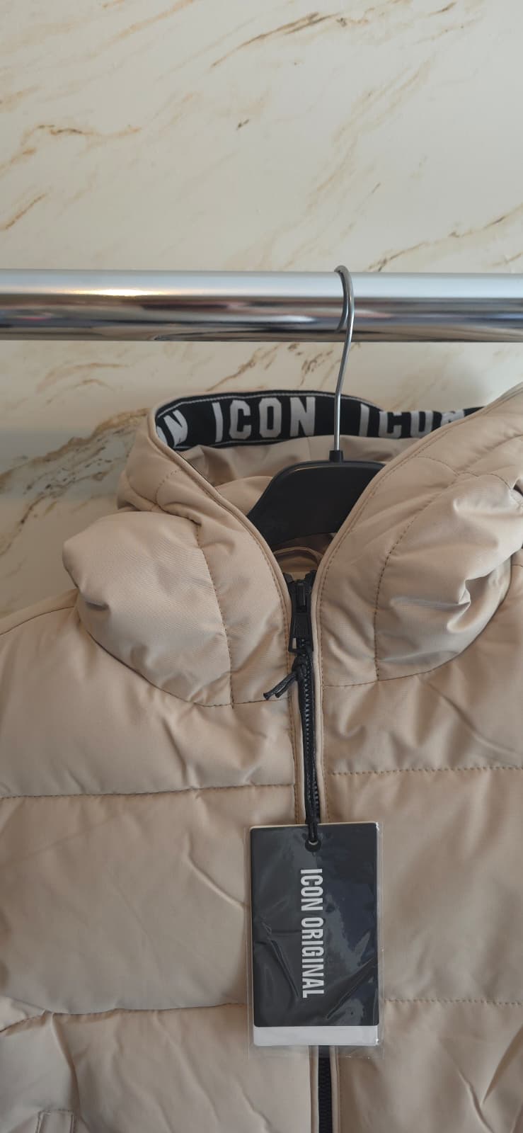 ICON beige gewatteerde winterjas voor jongens met capuchon van DeNa Kids Boutique