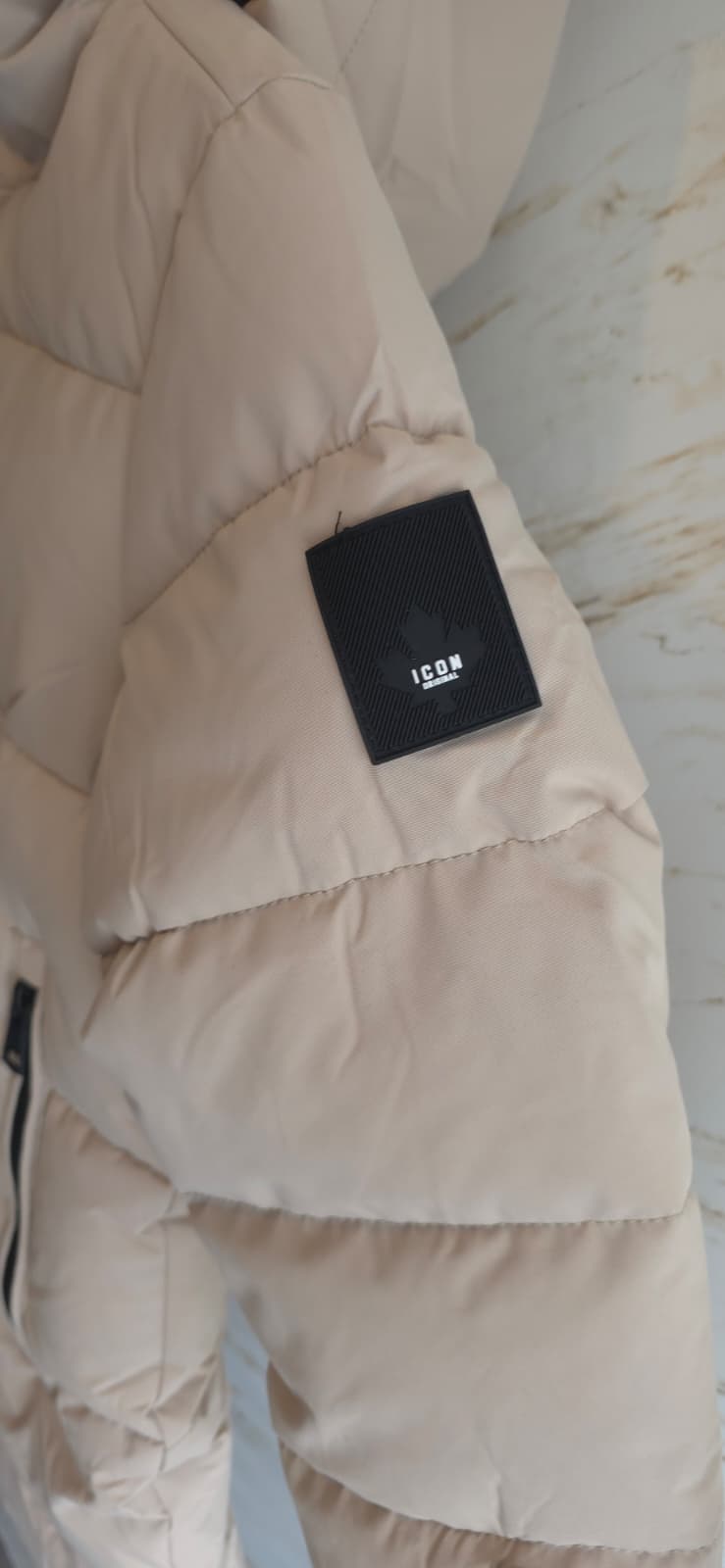 ICON beige gewatteerde winterjas voor jongens met capuchon van DeNa Kids Boutique