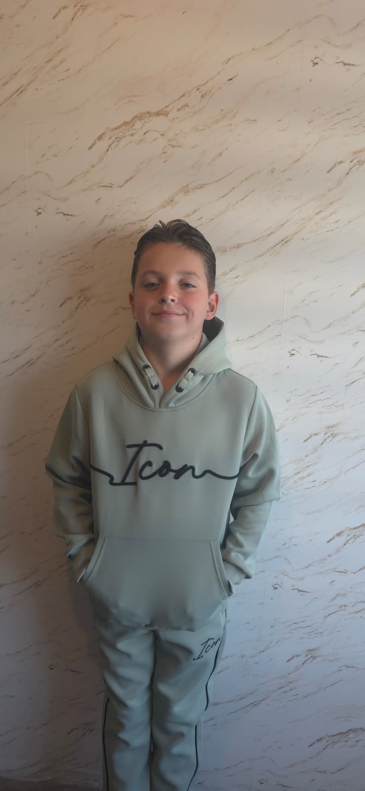ICON groene joggingset voor kinderen met hoodie en joggingbroek van DeNa Kids Boutique