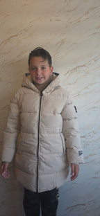 ICON beige gewatteerde winterjas voor jongens met capuchon van DeNa Kids Boutique