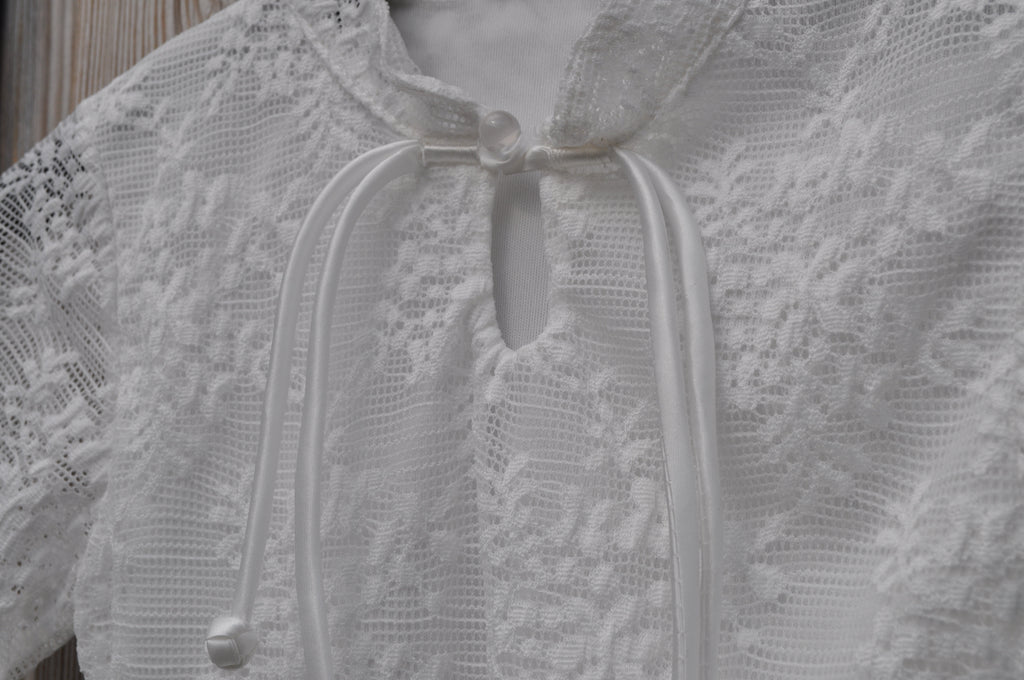 Witte kanten blouse meisjes strikkoordjes en kant detail halsopening
