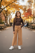 Choco ribgebreide trui meisjes met gouden knopen - camel wide leg broek - herfstpark | DeNa Fashion