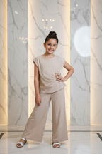 Meisjes beige Sparkle tweedelige set met glinsterende top en palazzo broek - model 12 jaar - luxe interieur | DeNa Fashion