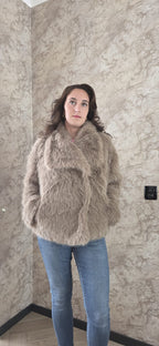 Taupe faux fur jas dames voorkant – DeNa Fashion